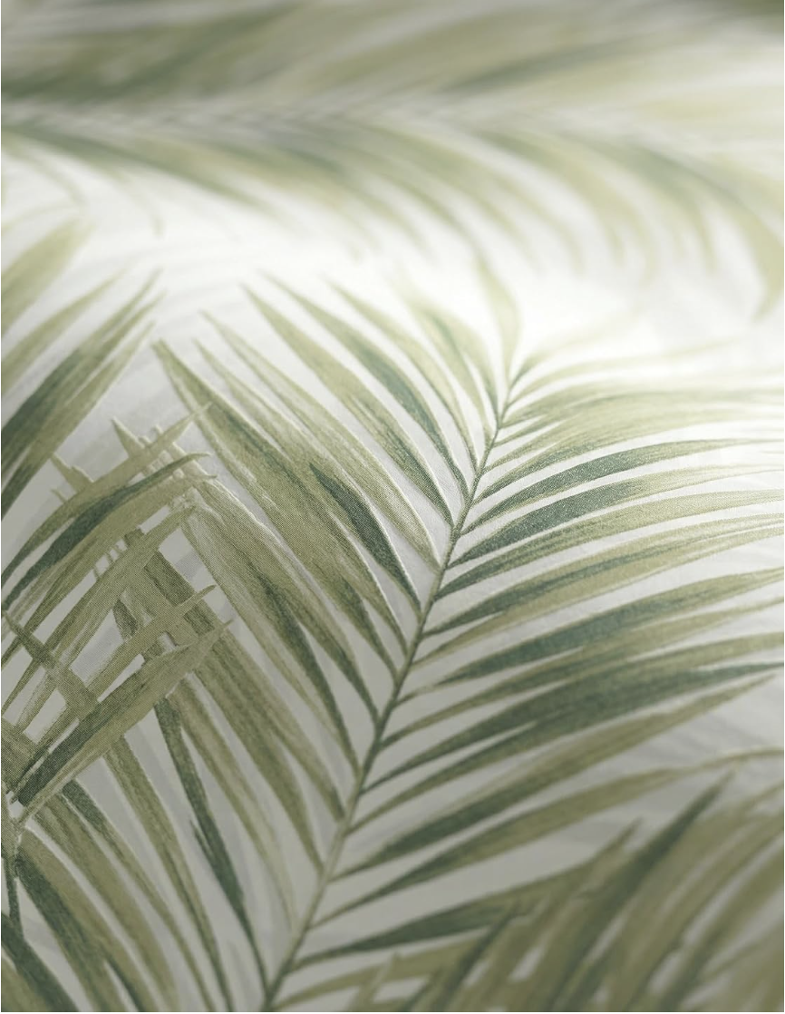 papier peint intissé vert feuilles de palmier salon scandinave | Olive-sauge mat sur crème, sans raccord, motif floral, décoration murale, ambiance miniature 3