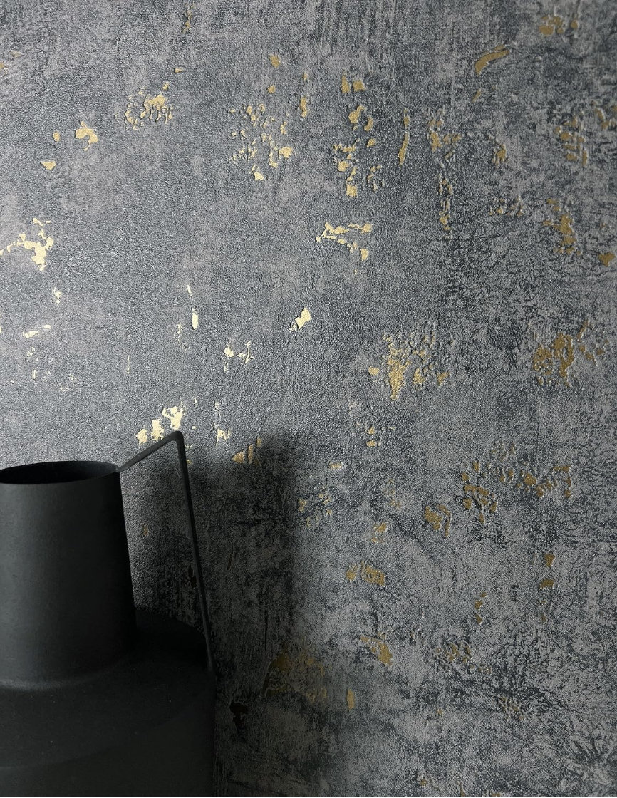papier peint intissé anthracite béton doré salon loft | accents métallisés or, ciment vieilli chatoyant, esprit glamour industriel, revêtement mural — photo 1